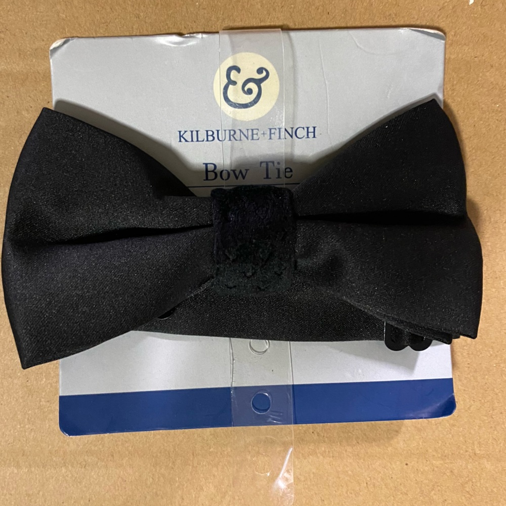 Men Bow Tie NWOT
